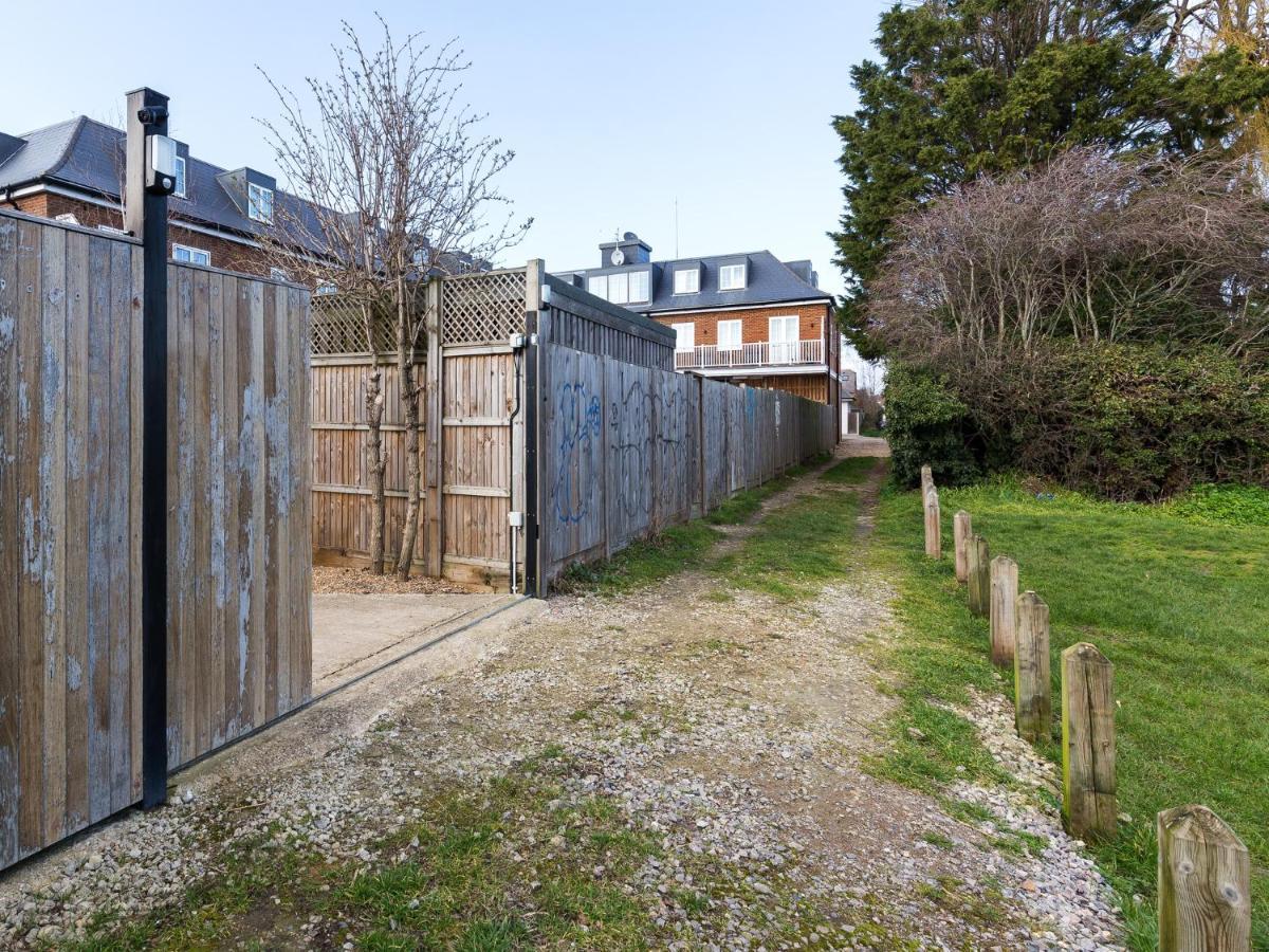 Pass The Keys Whitstable Shepherds Hut Minutes From The Harbour Βίλα Εξωτερικό φωτογραφία